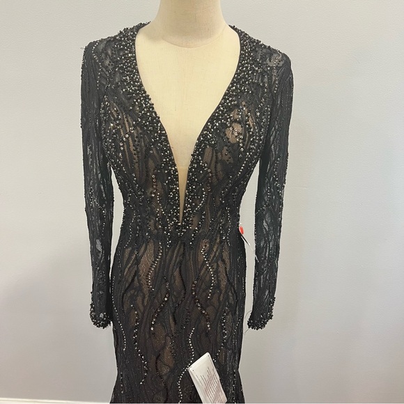 MAC DUGGAL Black Beaded Zippered Sheer Lined Long Sleeve V Neck Mermaid Gown - Picture 7 of 17